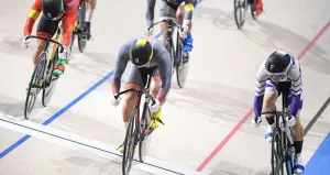 ドーム型の木製バンクで繰り広げられるスピードレースが魅力のPIST6