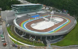 高い位置にバンクがあるため風の影響が大きないわき平競輪場