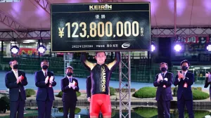 グランプリで優勝を果たした脇本雄太選手