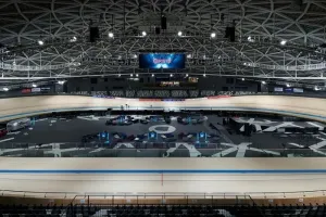 ドーム型の250mバンクで行われるPIST6