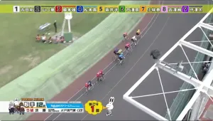 守澤太志が空いた内を掬って位置を前に上げていく!